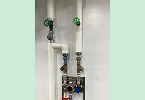 安全で効率的な温水洗浄を実現！食品工場で200分/日の作業時間削減