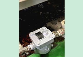 スチームトラップ診断でボイラ給水タンクの高温状態を解消